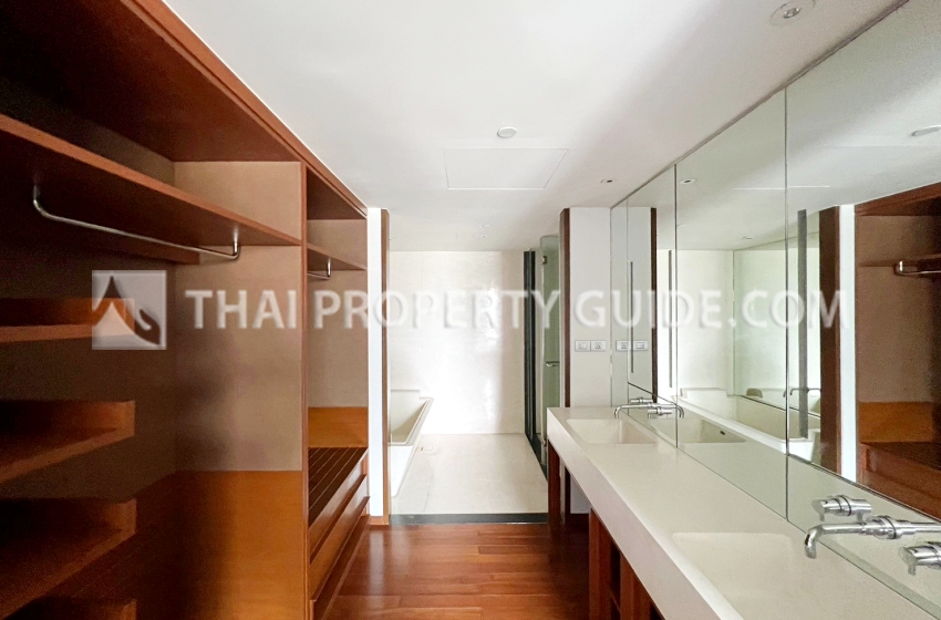 Condominium in Ploenchit : Hansar Rajdamri 